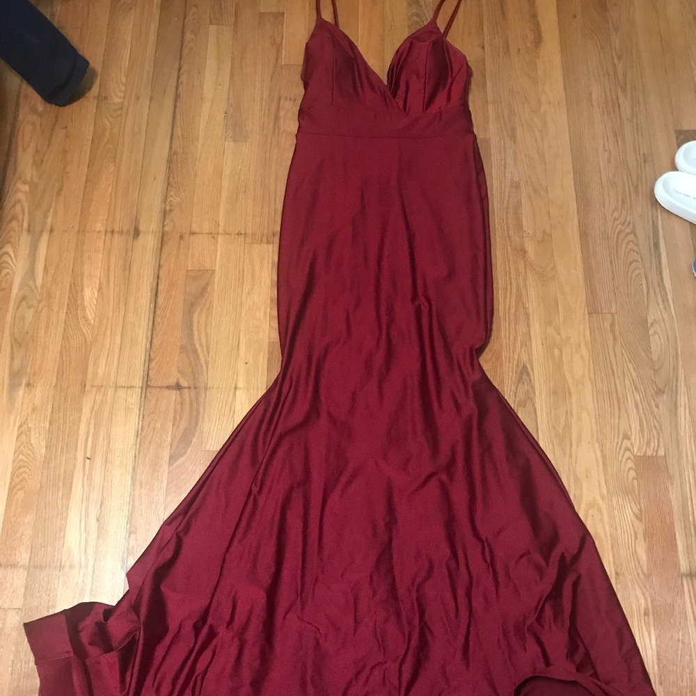 BURGUNDY MERMAID FORM FITTING PROM DRESS